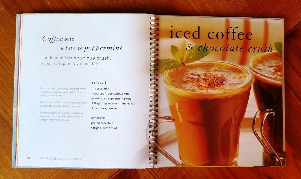 Smoothies and Juices: A Selection of Refreshing & Invigorating Drinks - By Christine Ambridge - Dailey Booksellers